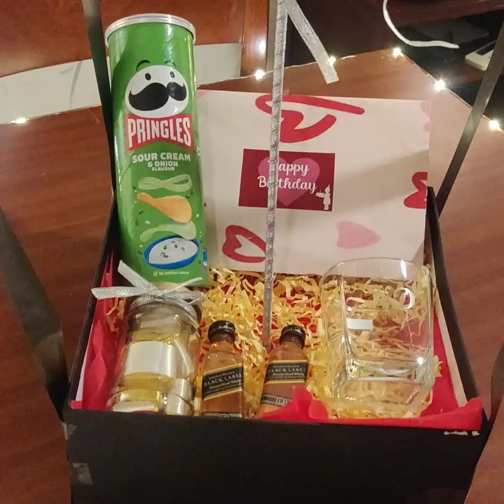 Buy balloon hamper for birthday celebration gift Online